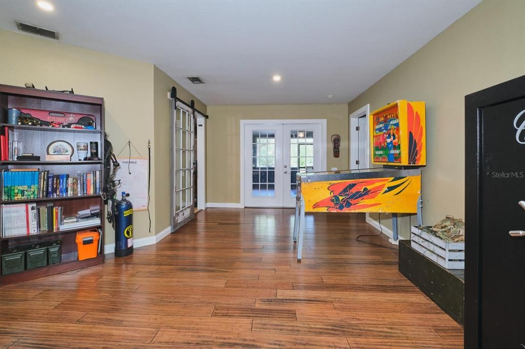 For Sale: $850,000 (6 beds, 4 baths, 3691 Square Feet)