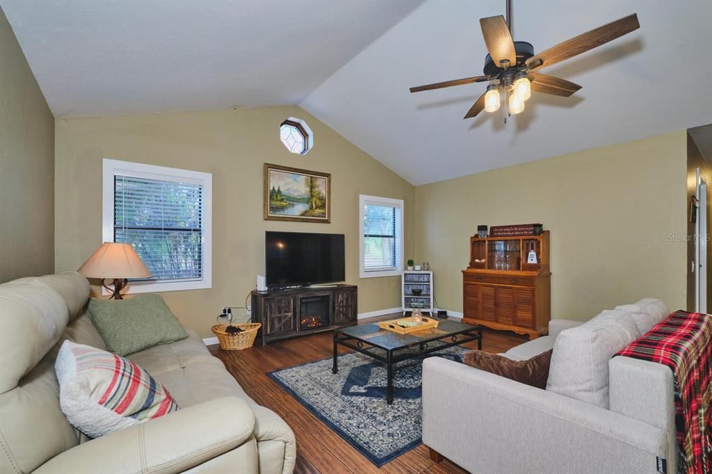 For Sale: $850,000 (6 beds, 4 baths, 3691 Square Feet)