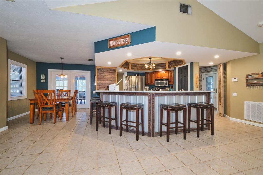 For Sale: $850,000 (6 beds, 4 baths, 3691 Square Feet)