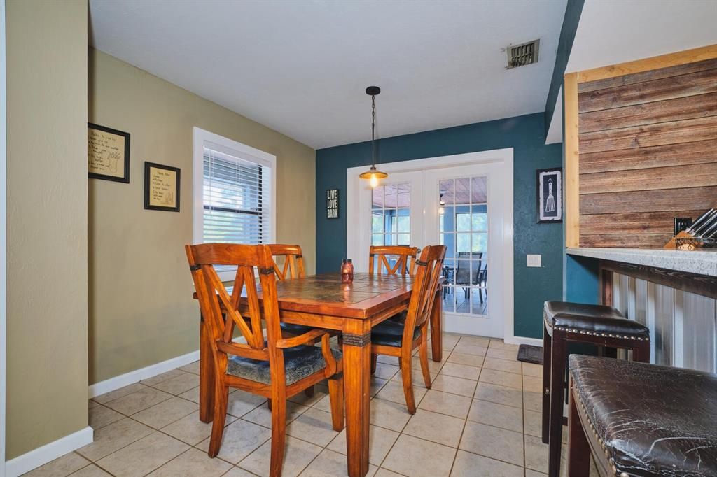 For Sale: $850,000 (6 beds, 4 baths, 3691 Square Feet)