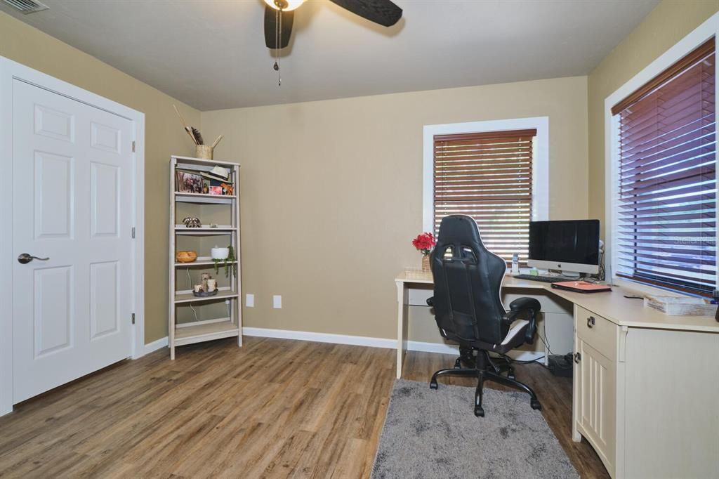 For Sale: $850,000 (6 beds, 4 baths, 3691 Square Feet)