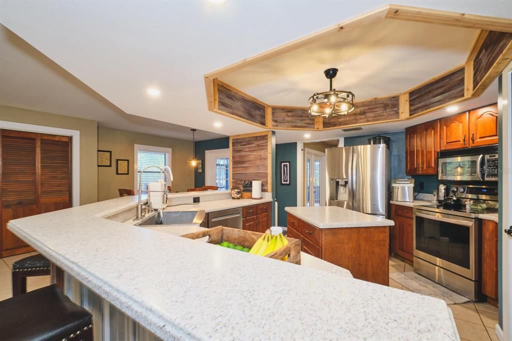 For Sale: $850,000 (6 beds, 4 baths, 3691 Square Feet)