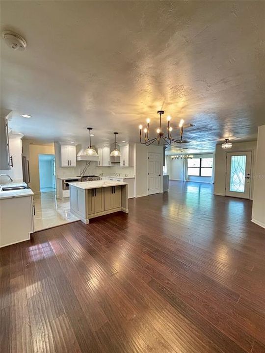 En Venta: $899,000 (8 camas, 4 baños, 3907 Pies cuadrados)