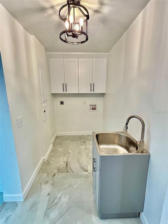 En Venta: $899,000 (8 camas, 4 baños, 3907 Pies cuadrados)