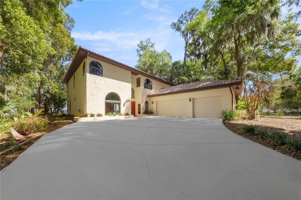 For Sale: $1,850,000 (4 beds, 4 baths, 3543 Square Feet)