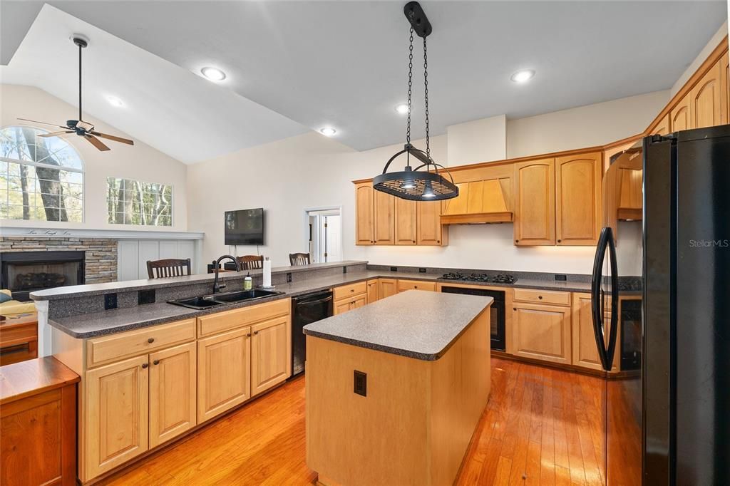 For Sale: $869,900 (4 beds, 3 baths, 4110 Square Feet)