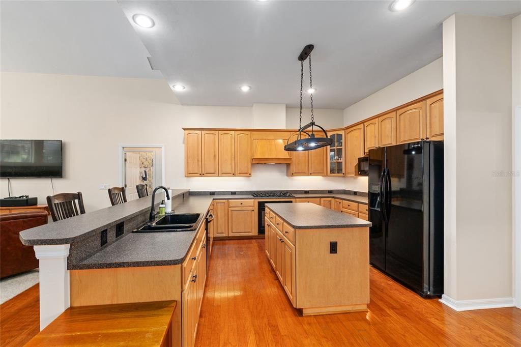 For Sale: $869,900 (4 beds, 3 baths, 4110 Square Feet)