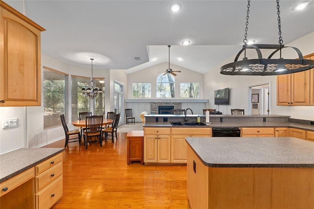 For Sale: $869,900 (4 beds, 3 baths, 4110 Square Feet)