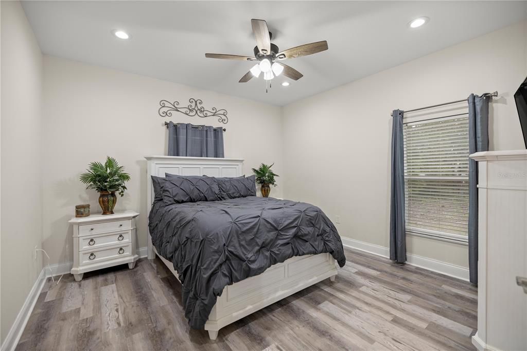 For Sale: $268,000 (3 beds, 2 baths, 1484 Square Feet)