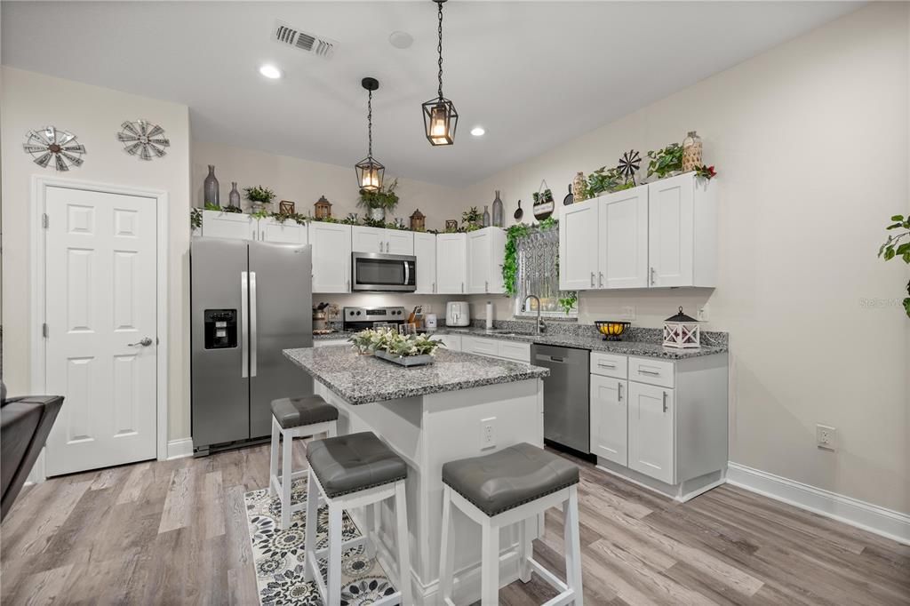 For Sale: $268,000 (3 beds, 2 baths, 1484 Square Feet)