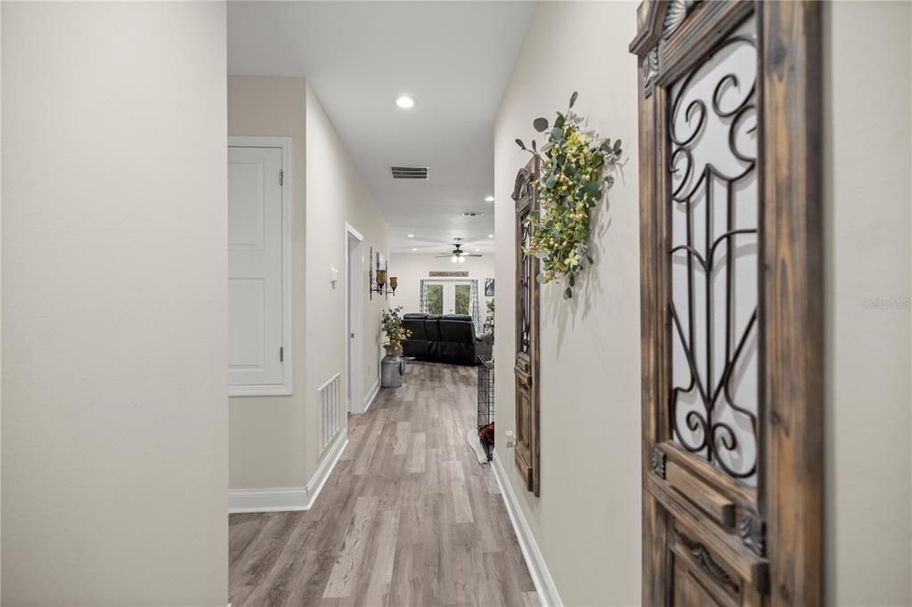 For Sale: $268,000 (3 beds, 2 baths, 1484 Square Feet)