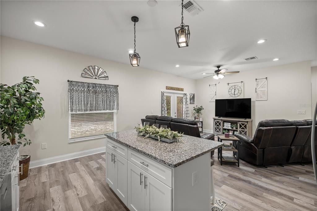 For Sale: $268,000 (3 beds, 2 baths, 1484 Square Feet)