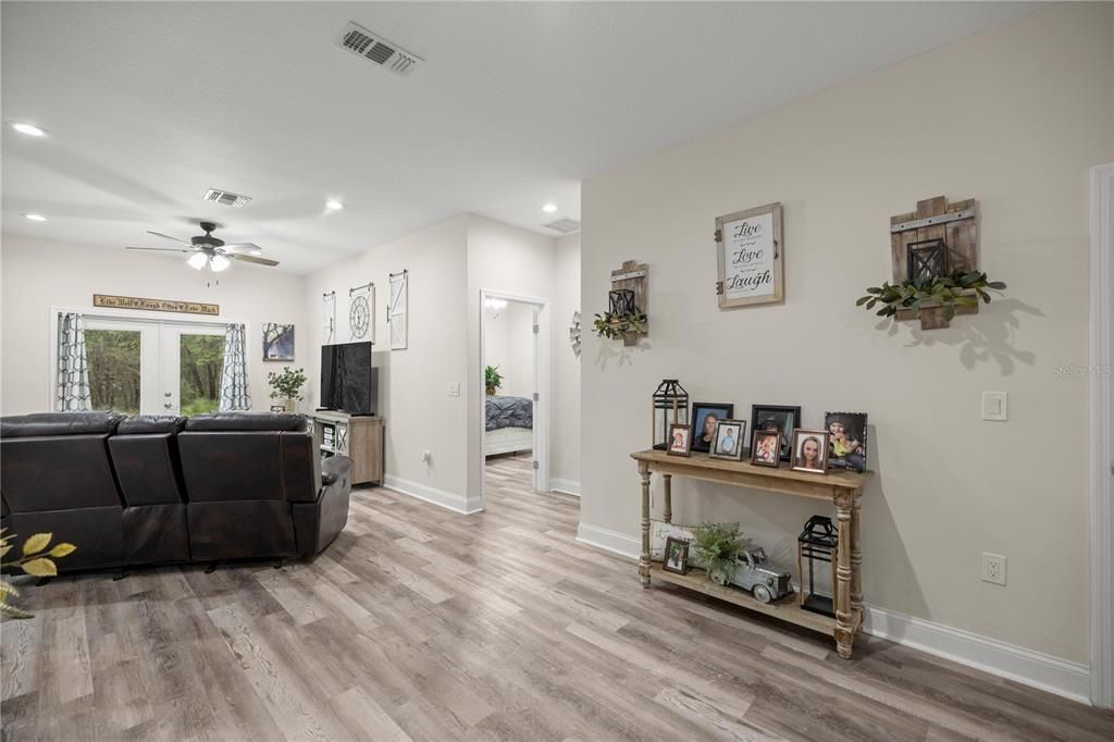 For Sale: $268,000 (3 beds, 2 baths, 1484 Square Feet)