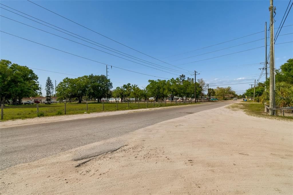 En Venta: $3,750,000 (3.14 acres)