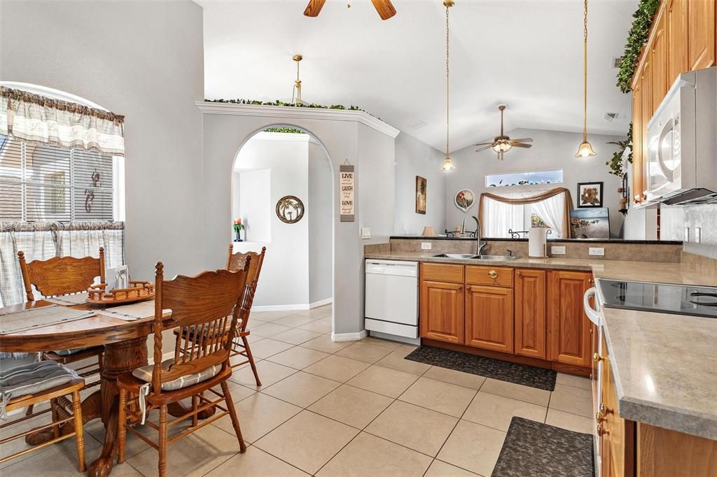 En Venta: $319,900 (3 camas, 2 baños, 1300 Pies cuadrados)