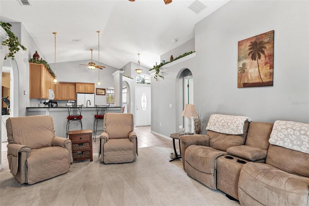 En Venta: $319,900 (3 camas, 2 baños, 1300 Pies cuadrados)