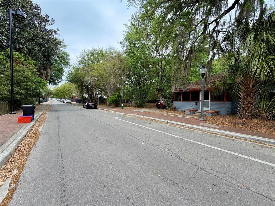 待售: $374,900 (4 贝兹, 0 浴室, 1560 平方英尺)