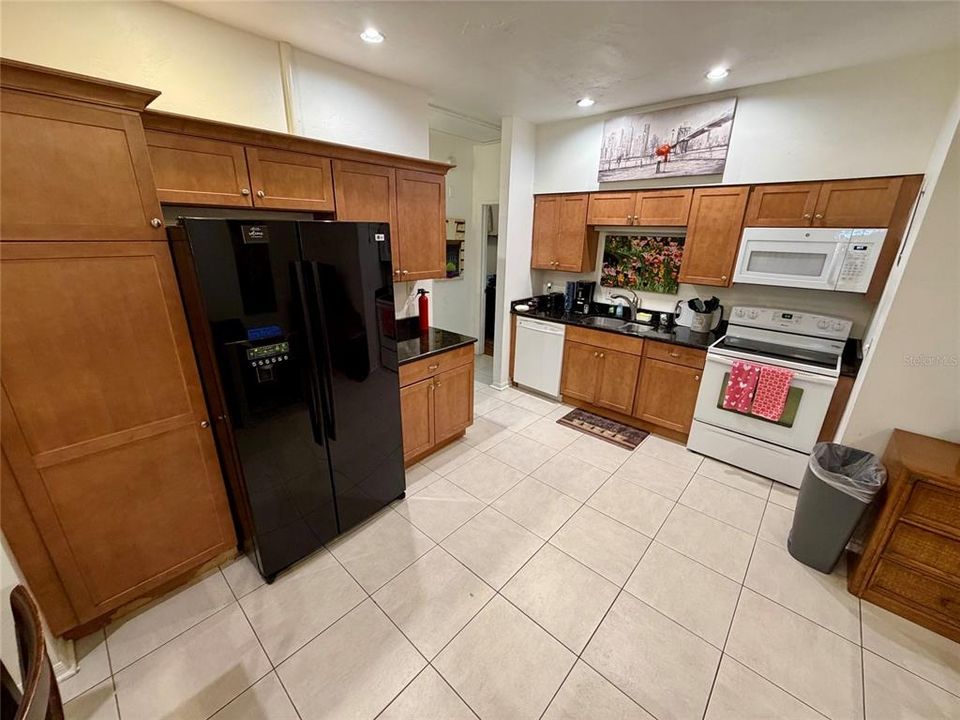 待售: $374,900 (4 贝兹, 0 浴室, 1560 平方英尺)