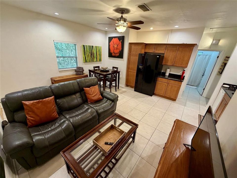 待售: $374,900 (4 贝兹, 0 浴室, 1560 平方英尺)