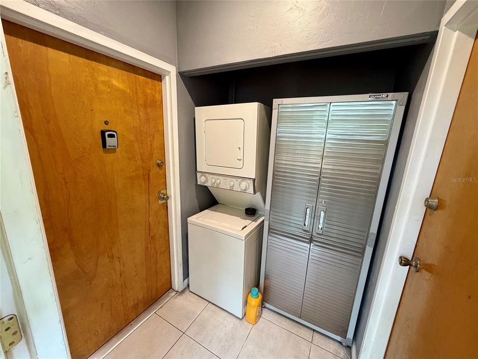 待售: $374,900 (4 贝兹, 0 浴室, 1560 平方英尺)