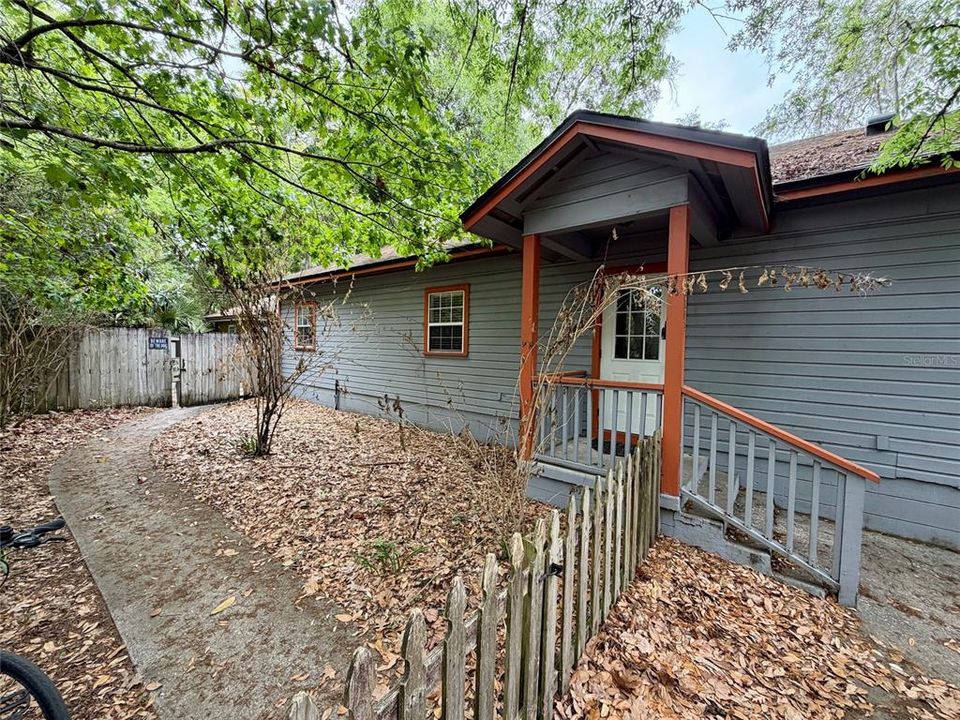 待售: $374,900 (4 贝兹, 0 浴室, 1560 平方英尺)