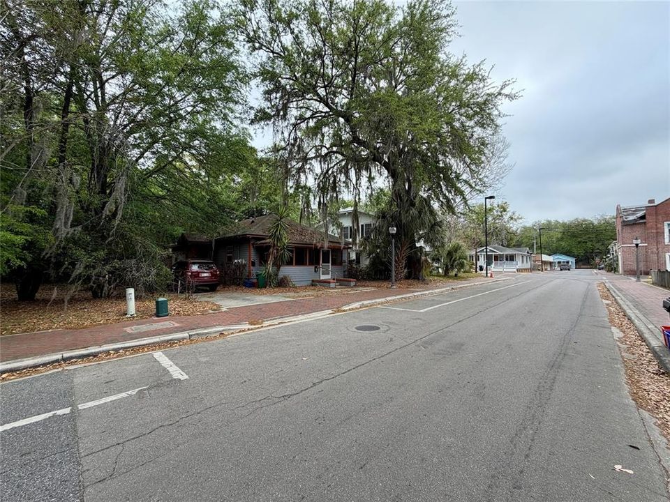 待售: $374,900 (4 贝兹, 0 浴室, 1560 平方英尺)