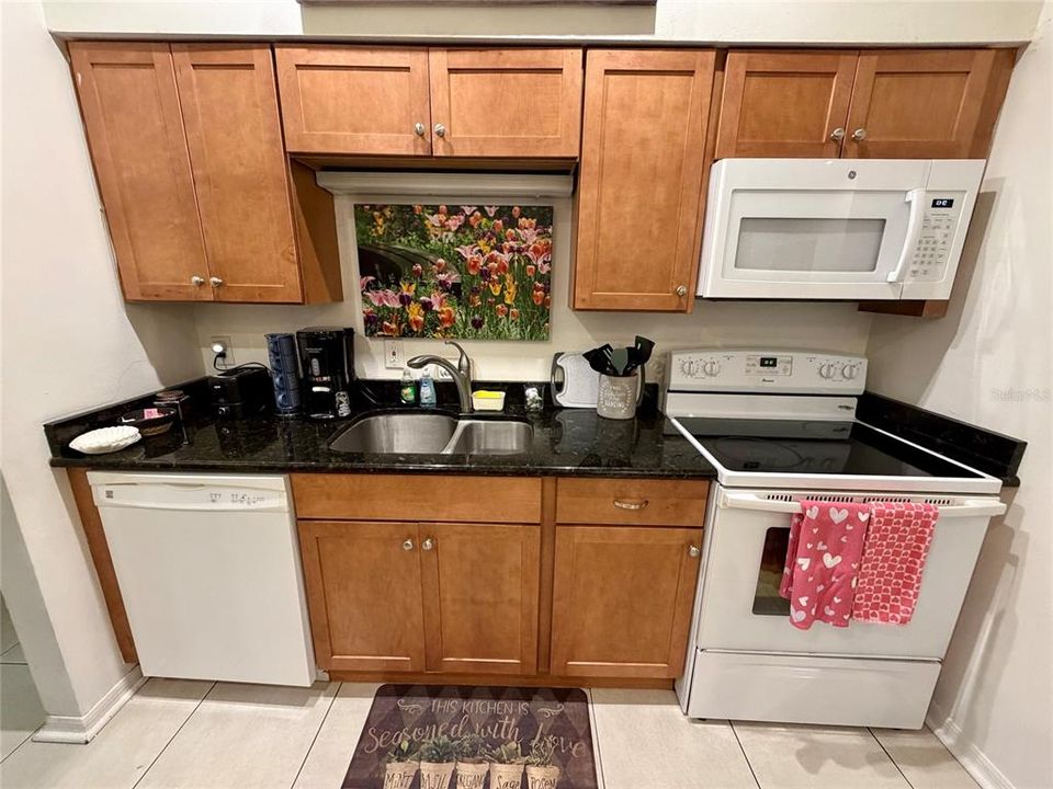 待售: $374,900 (4 贝兹, 0 浴室, 1560 平方英尺)