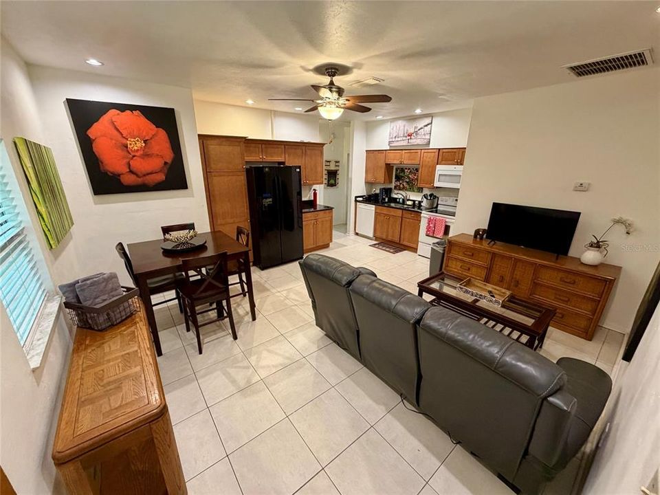 待售: $374,900 (4 贝兹, 0 浴室, 1560 平方英尺)