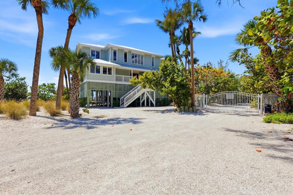 For Sale: $3,950,000 (4 beds, 3 baths, 2845 Square Feet)