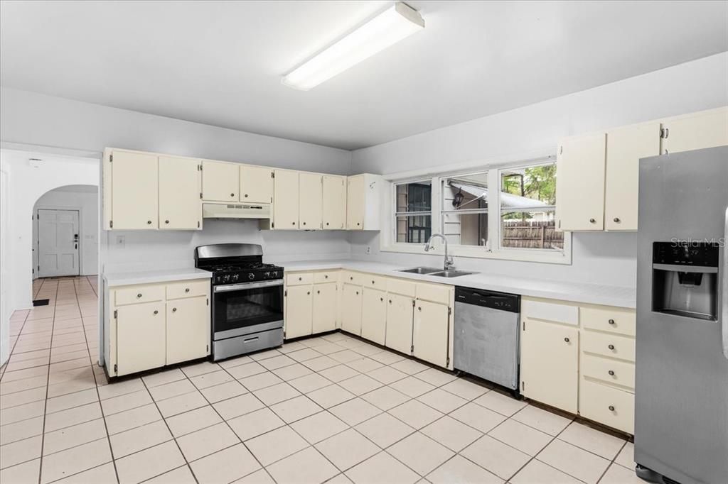 待售: $429,900 (5 贝兹, 3 浴室, 3683 平方英尺)