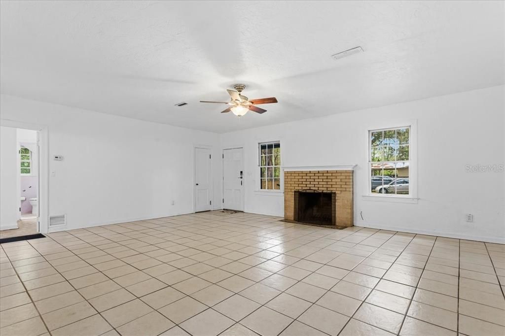 待售: $429,900 (5 贝兹, 3 浴室, 3683 平方英尺)