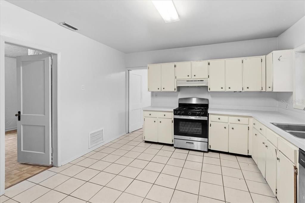 待售: $429,900 (5 贝兹, 3 浴室, 3683 平方英尺)