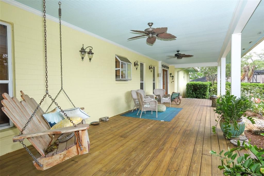 Activo con contrato: $715,000 (4 camas, 2 baños, 3425 Pies cuadrados)