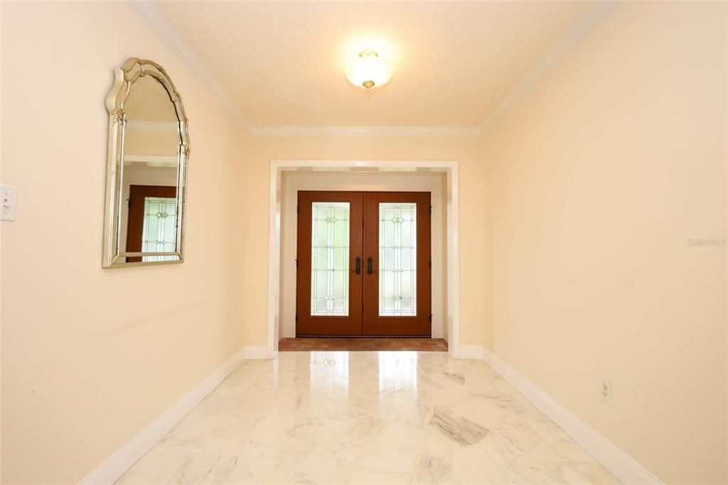 Activo con contrato: $715,000 (4 camas, 2 baños, 3425 Pies cuadrados)