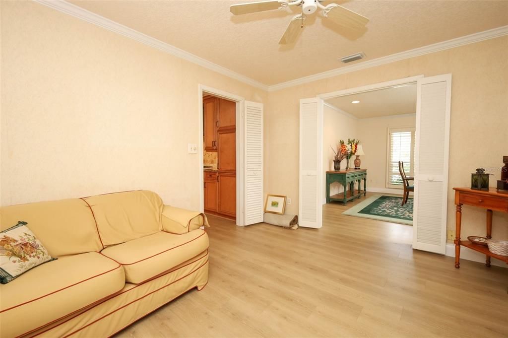 Activo con contrato: $715,000 (4 camas, 2 baños, 3425 Pies cuadrados)