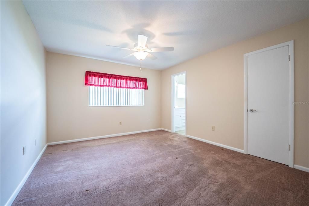For Sale: $147,900 (2 beds, 2 baths, 1176 Square Feet)