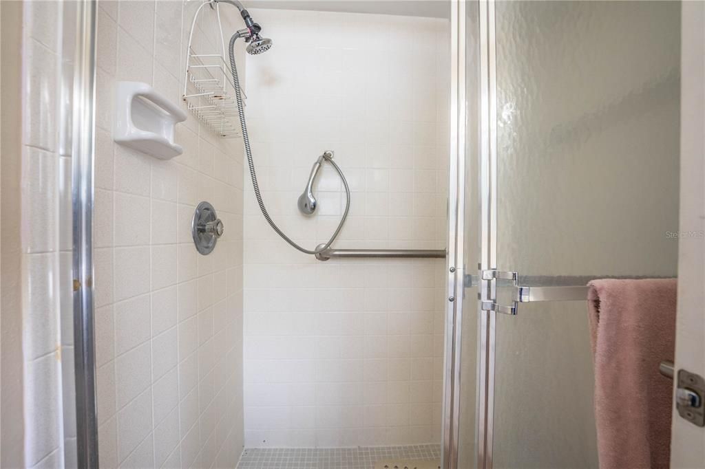 For Sale: $147,900 (2 beds, 2 baths, 1176 Square Feet)