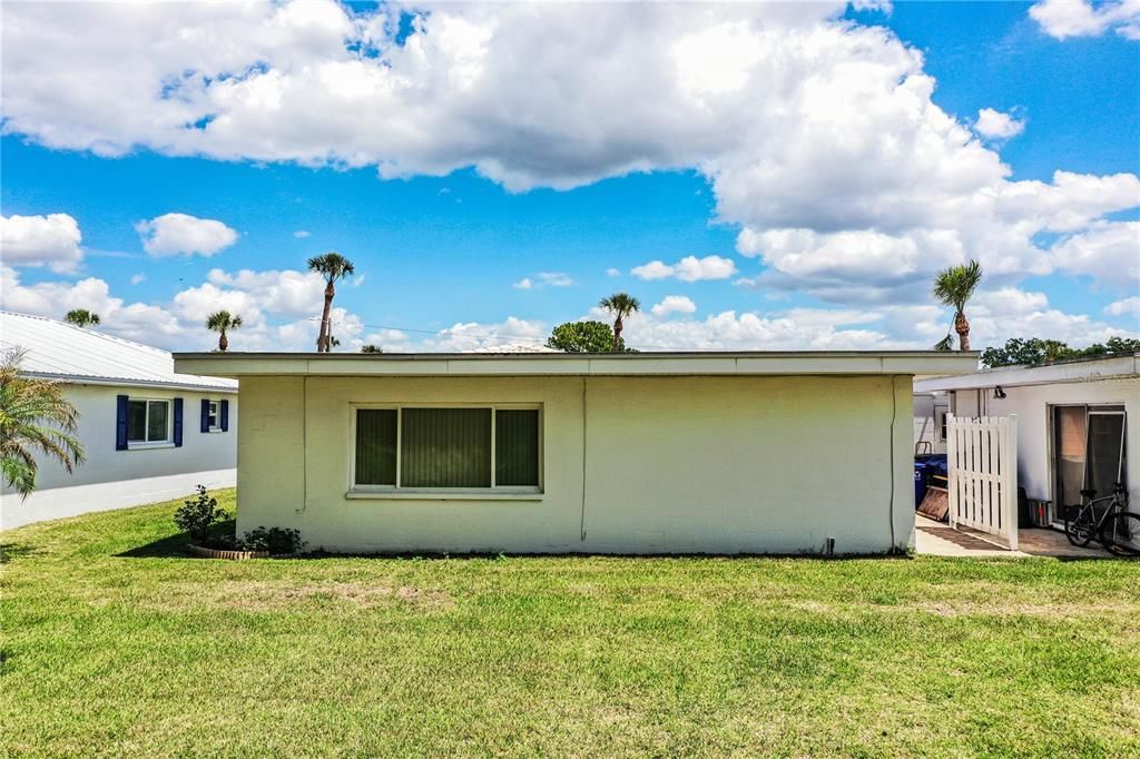 For Sale: $147,900 (2 beds, 2 baths, 1176 Square Feet)