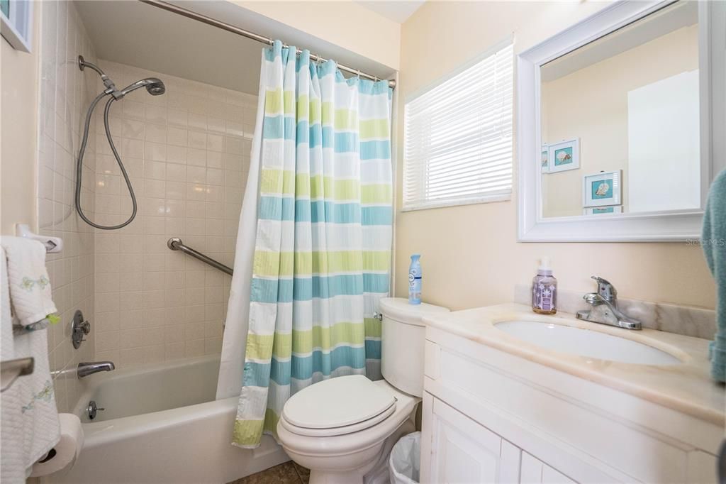 For Sale: $147,900 (2 beds, 2 baths, 1176 Square Feet)