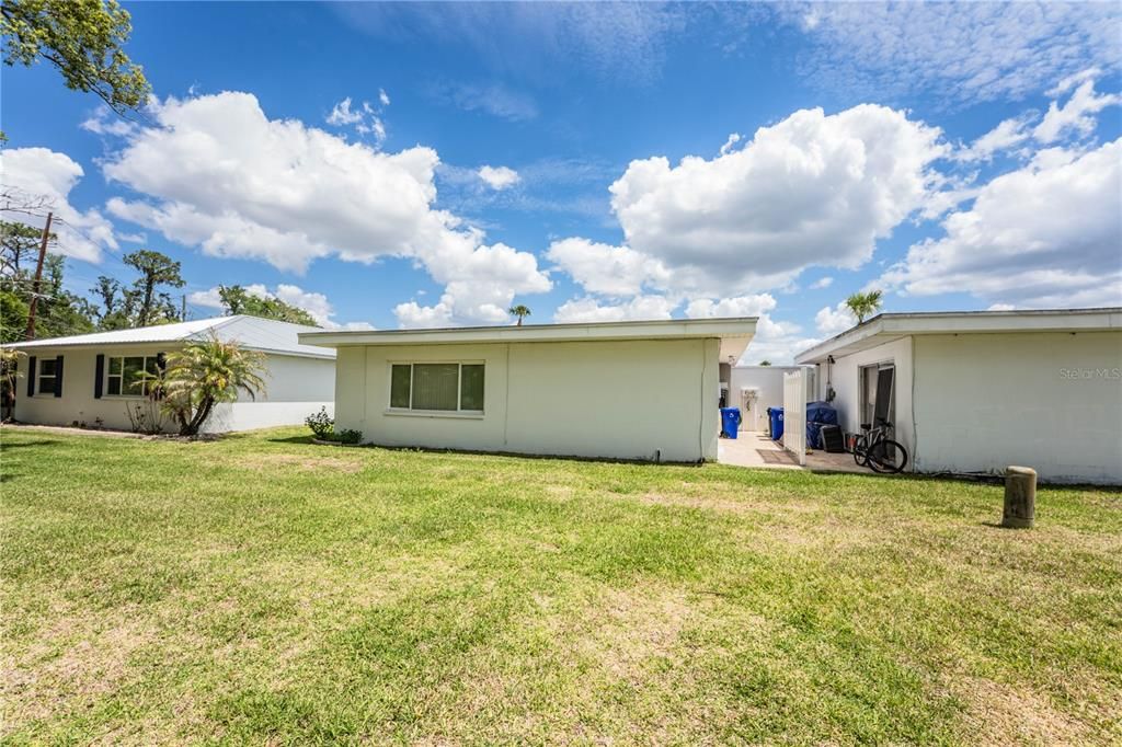 For Sale: $147,900 (2 beds, 2 baths, 1176 Square Feet)