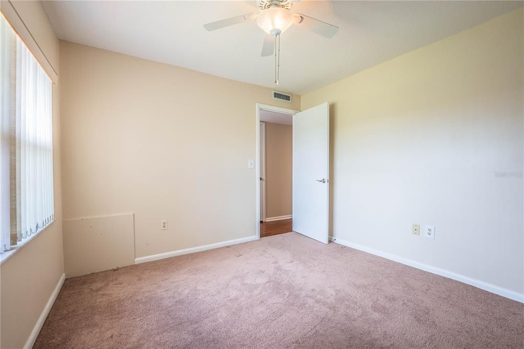 For Sale: $147,900 (2 beds, 2 baths, 1176 Square Feet)