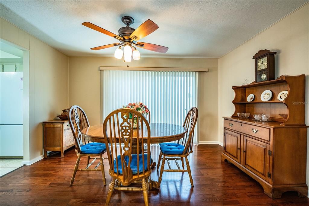 For Sale: $147,900 (2 beds, 2 baths, 1176 Square Feet)
