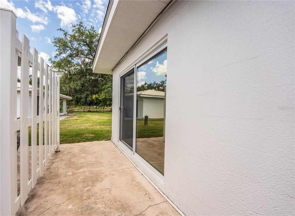 For Sale: $147,900 (2 beds, 2 baths, 1176 Square Feet)