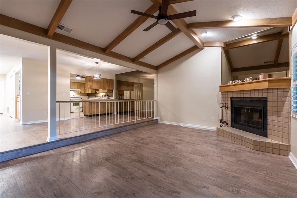 На продажу: $219,000 (3 спален, 2 ванн, 1545 Квадратных фут)