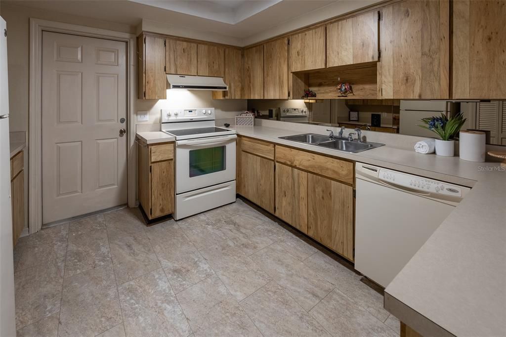 На продажу: $219,000 (3 спален, 2 ванн, 1545 Квадратных фут)