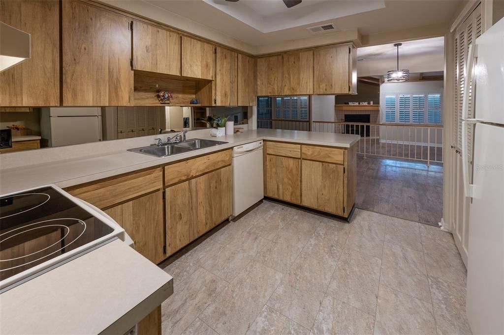 На продажу: $219,000 (3 спален, 2 ванн, 1545 Квадратных фут)