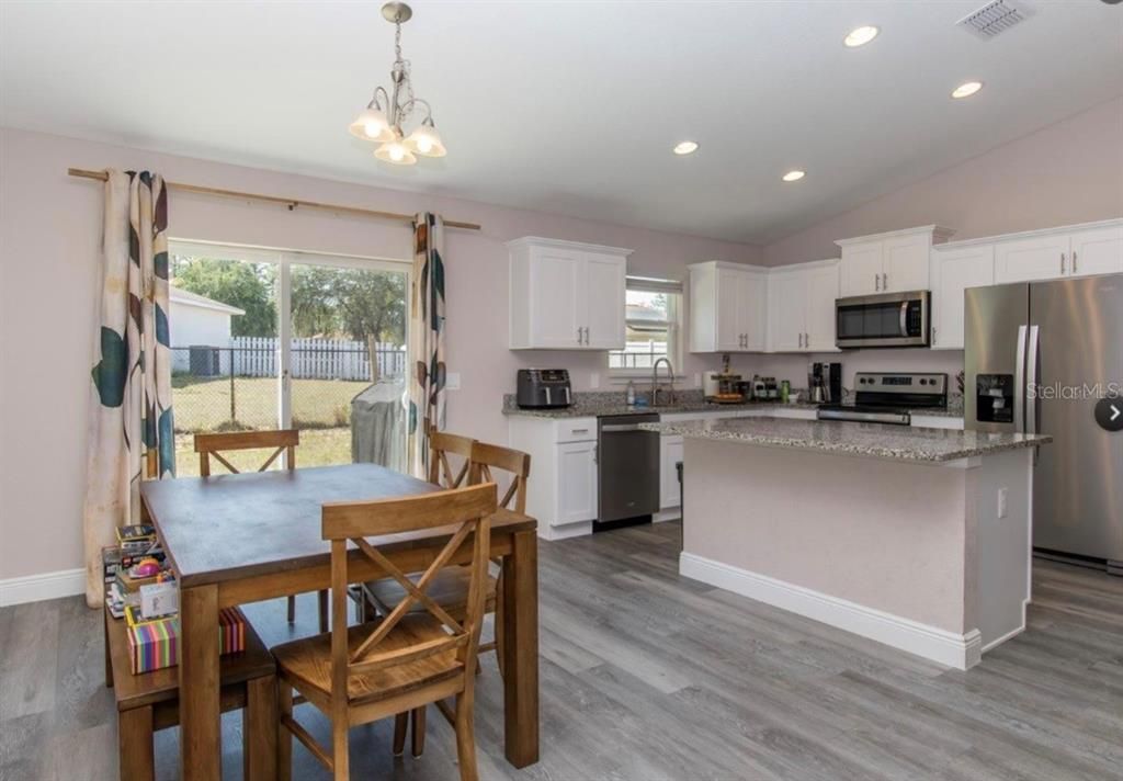 待售: $290,000 (3 贝兹, 2 浴室, 1453 平方英尺)