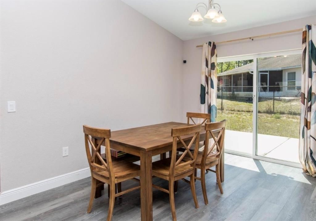 待售: $290,000 (3 贝兹, 2 浴室, 1453 平方英尺)