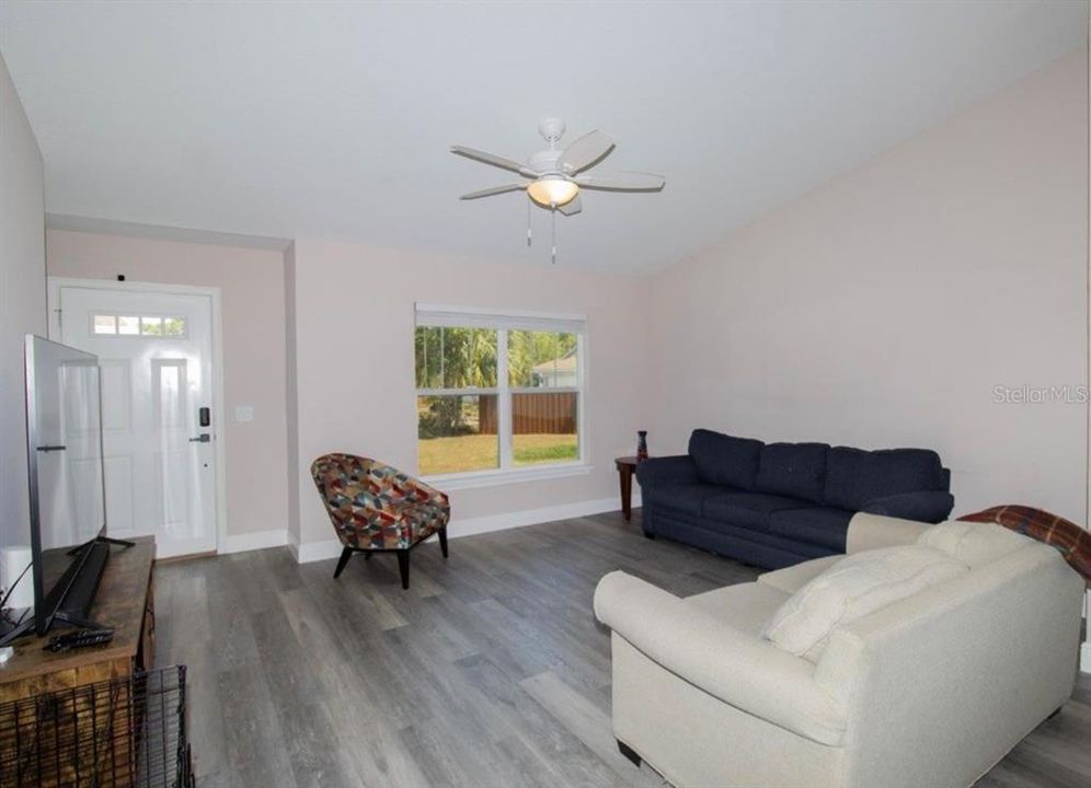 待售: $290,000 (3 贝兹, 2 浴室, 1453 平方英尺)