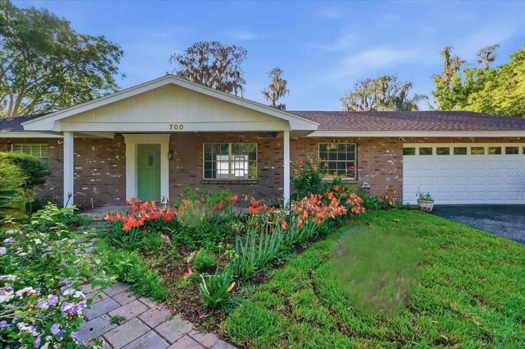 For Sale: $600,000 (3 beds, 2 baths, 1774 Square Feet)